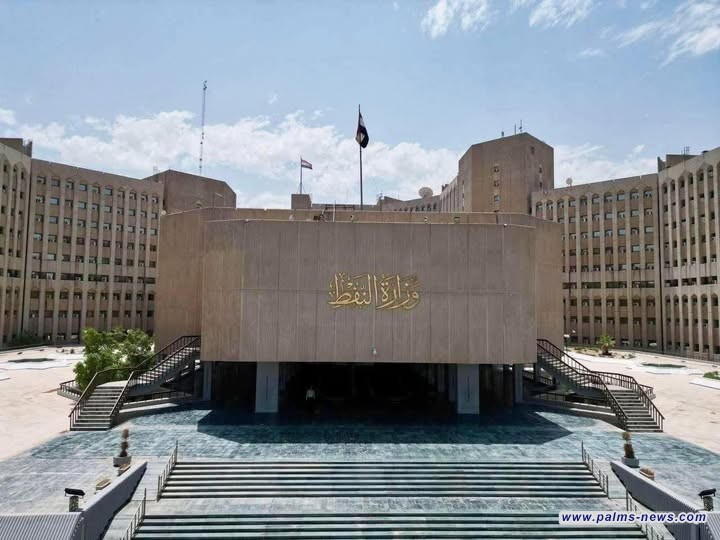 النفط توضح بشأن رسو ناقلة بنزين جديدة وتؤكد: أوقفنا الاستيراد